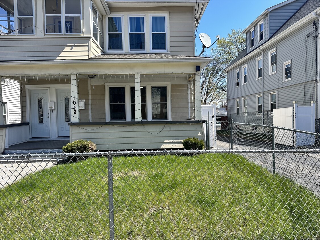 Foto principal - 1049 Campbell Ave