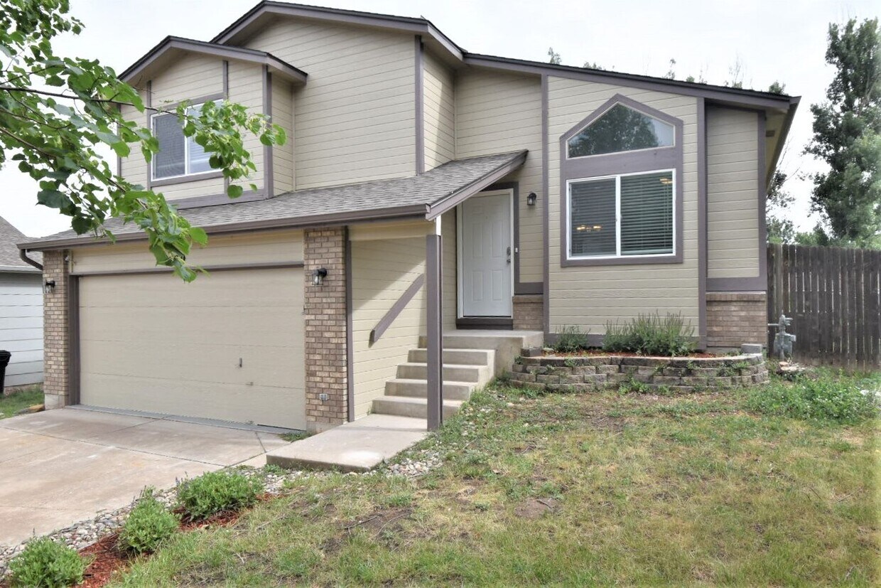 Primary Photo - 2420 Lyncrest Dr