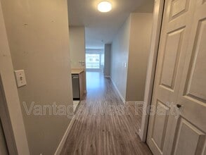 Building Photo - 3115-3115 De Montreuil Ct