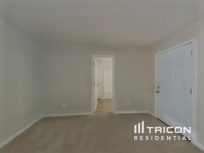 Building Photo - 318 Summit View Dr