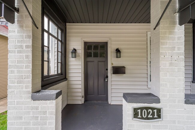 Foto del edificio - SPECTACULAR 2 BEDROOM IN CORAOPOLIS AVAILA...