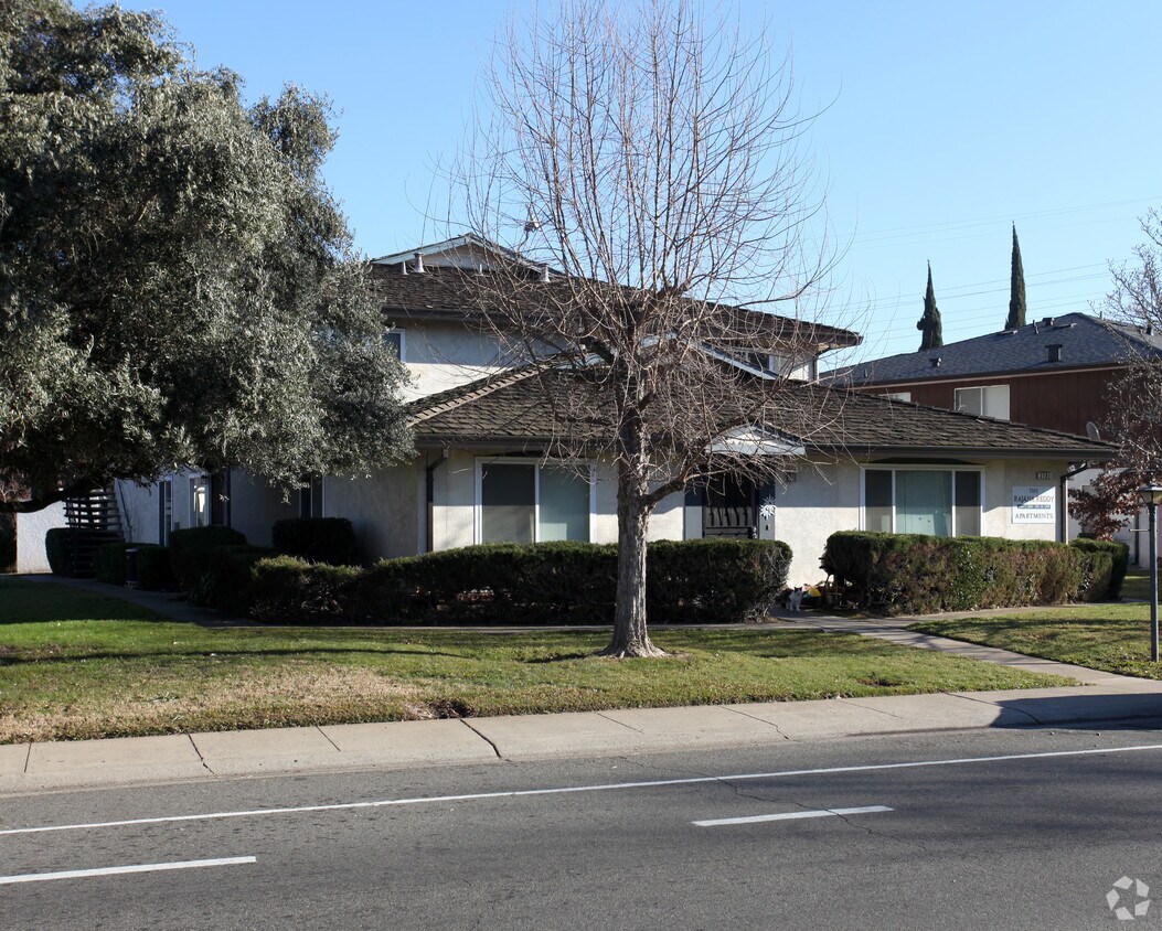 Building Photo - 3101 Occidental Dr