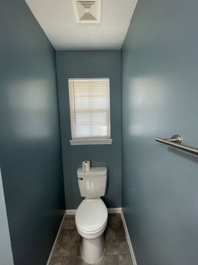 Foto del edificio - COMING SOON! Gorgeous Walkout Basement Hom...