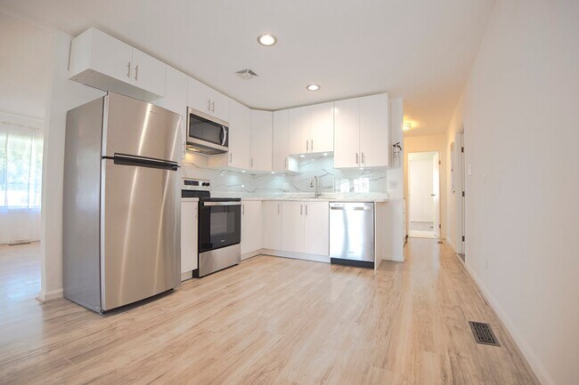 Foto del edificio - 105 N Cypress Rd