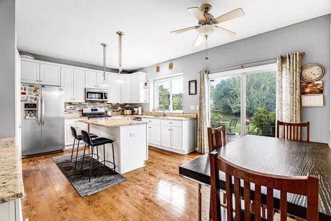 Building Photo - 152 Rosewood Dr