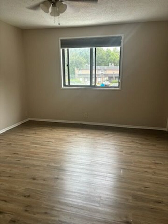 Foto del edificio - 411 Sheoah Blvd