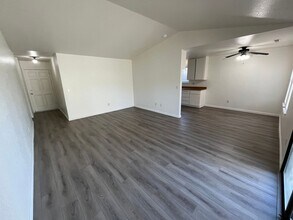 Building Photo - 1125 Lillian Dr