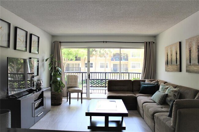 Foto del edificio - 8871 Wiles Rd