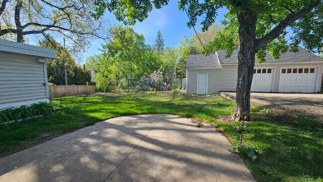 Building Photo - "Charming Edina Duplex Retreat: Cozy 1-Bath Gem with 1149 Sq Ft of Comfort!"