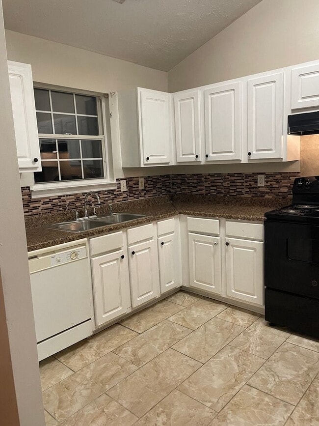 Foto del edificio - 8140 Sterling Lakes Ct