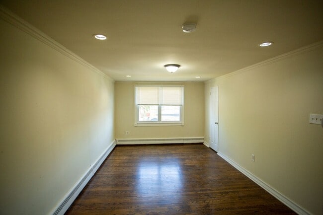 Building Photo - NEWLY RENOVATED 1 BEDROOM APARTMENT - 6430 1/2 TULIP ST