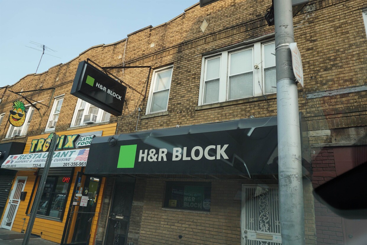 Primary Photo - 735 West Side Ave