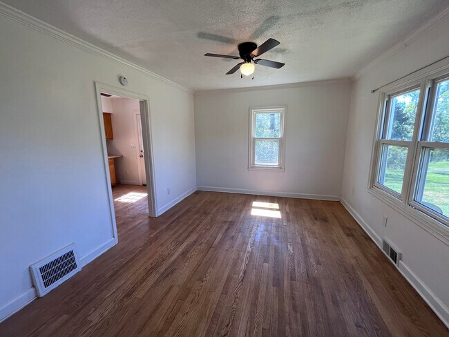Dining Area - 230 Gardner Ave