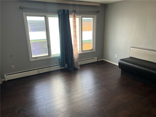 Foto del edificio - 2341 Monroe Ave