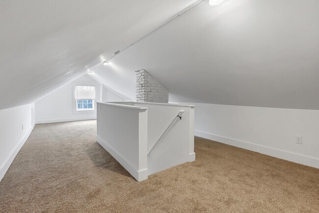 Foto del edificio - 743 Lilley Ave