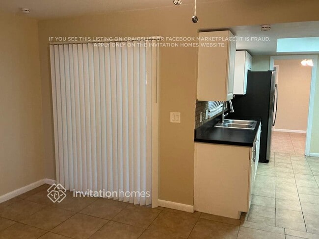 Building Photo - 1007 Macrae Ave