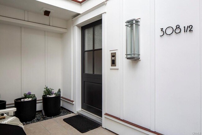Foto del edificio - 308 1/2 Fernleaf Avenue, Newport Beach, CA...