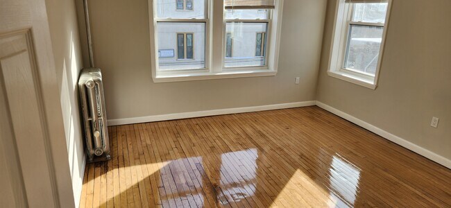 Foto del edificio - 9 Farrington Ave