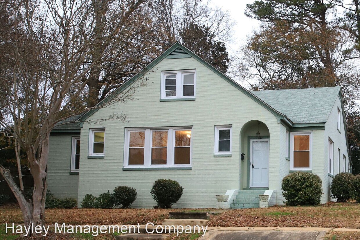 Primary Photo - 5 br, 2 bath House - 207 N 5th St