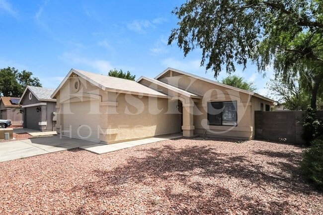 Building Photo - 3145 W Crest Ln