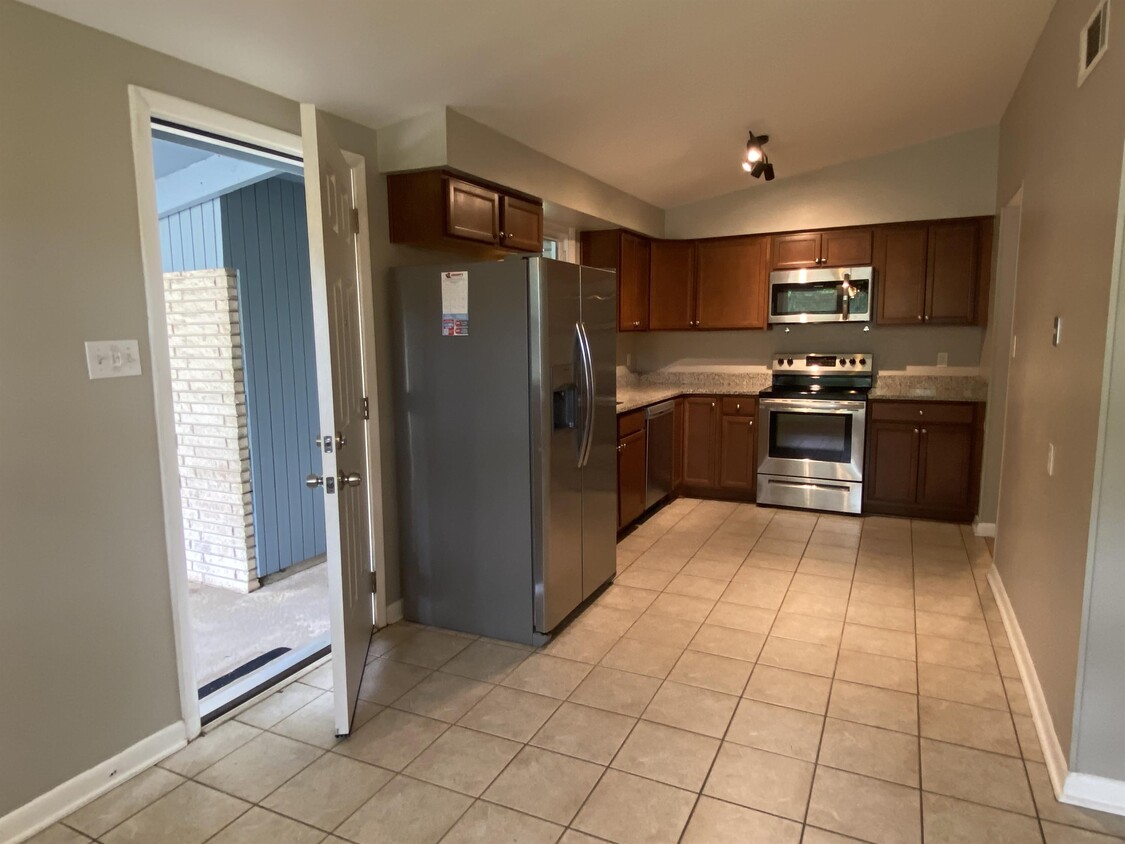 Foto principal - 604 Dyches Dr
