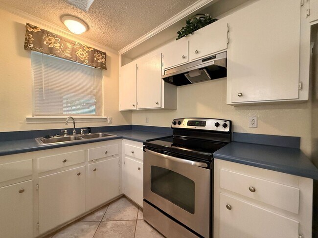 Foto del edificio - RENT REDUCTION - AVAILABLE NOW!