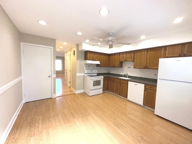 Building Photo - 273 Derby Ave