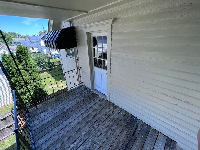 Private Balcony - 166 Hornell St