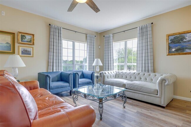 Foto del edificio - 109 Rimrock Ln