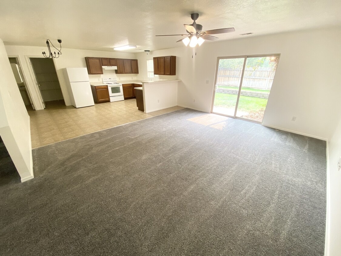 Primary Photo - 1243 W 520 S