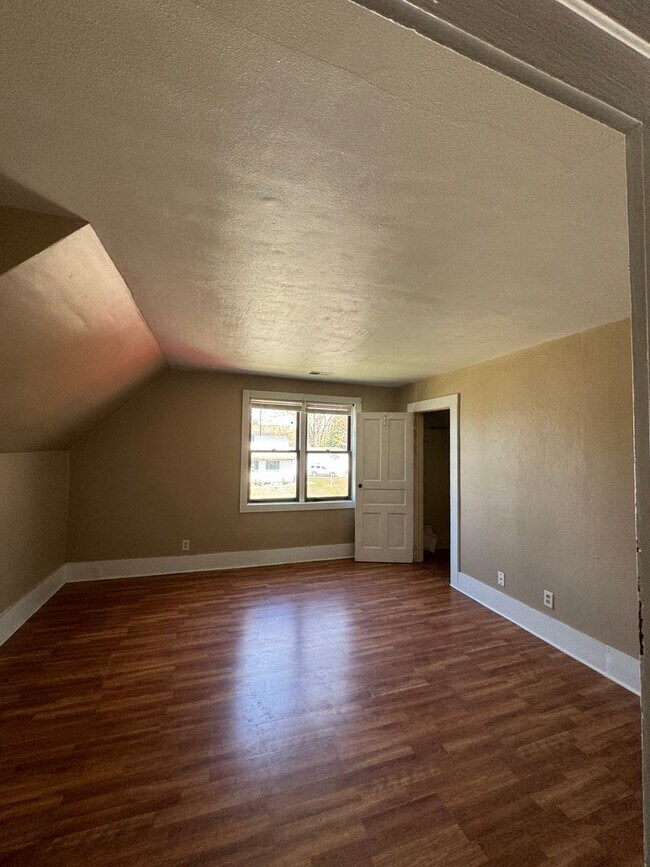 605 N State St Unit Upper, Merrill, WI 54452 Room for Rent in Merrill, WI