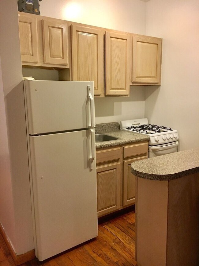 Foto del edificio - 227 E 50th St