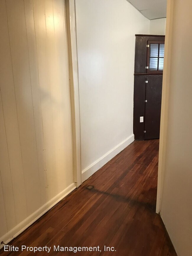 Building Photo - 2 br, 1 bath House - 651 W. Princess St., ...