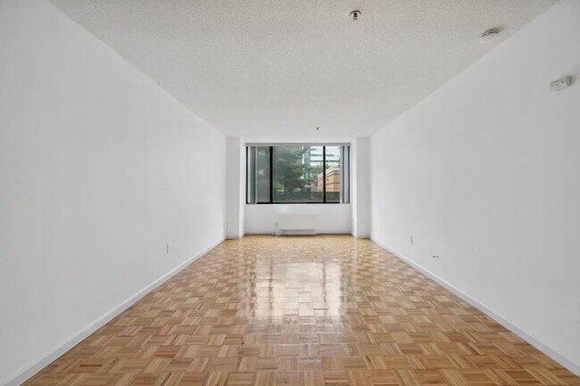 Building Photo - 45 River Dr S