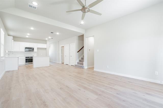 Building Photo - 3221 Baehr Dr