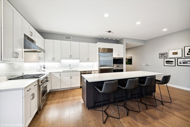 Foto del edificio - 540 W Webster Ave