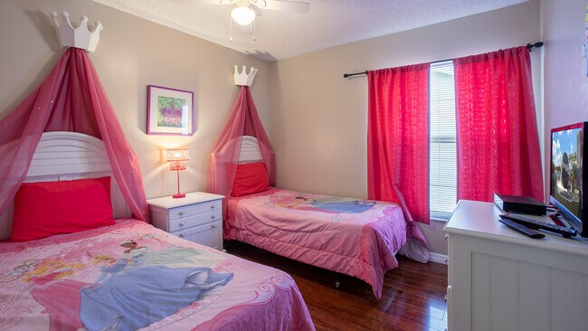 Foto del edificio - 7802 Laurel Oak Ln