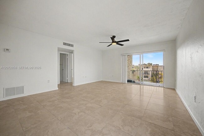Building Photo - 6900 N Kendall Dr