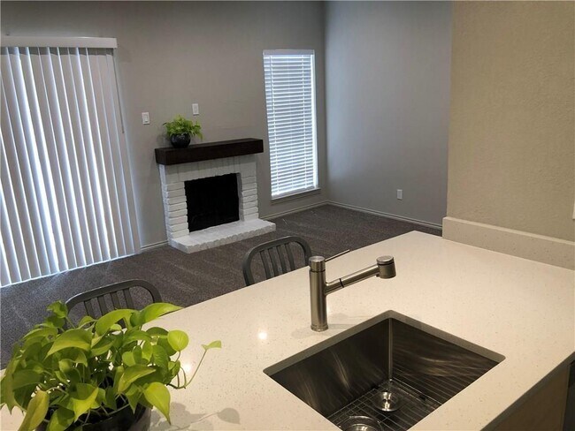Foto del edificio - 1503 N Garrett Ave