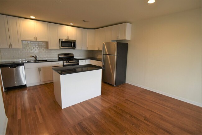 Foto del edificio - 914 W Belmont Ave