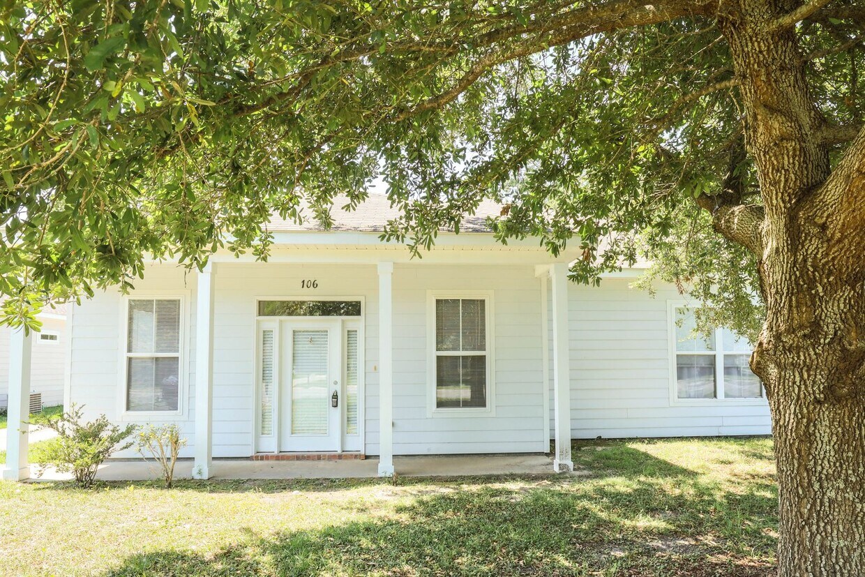 Primary Photo - Cute 3 Bedroom home