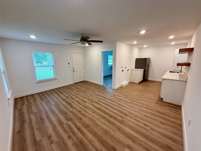 Foto del edificio - 520 McGuire Ln