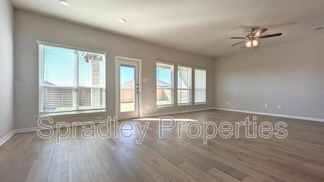 Foto del edificio - 2716 Fox River Dr