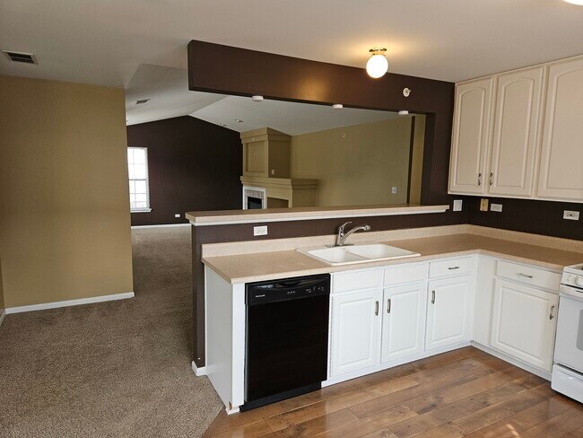 Building Photo - 2243 Rockefeller Dr