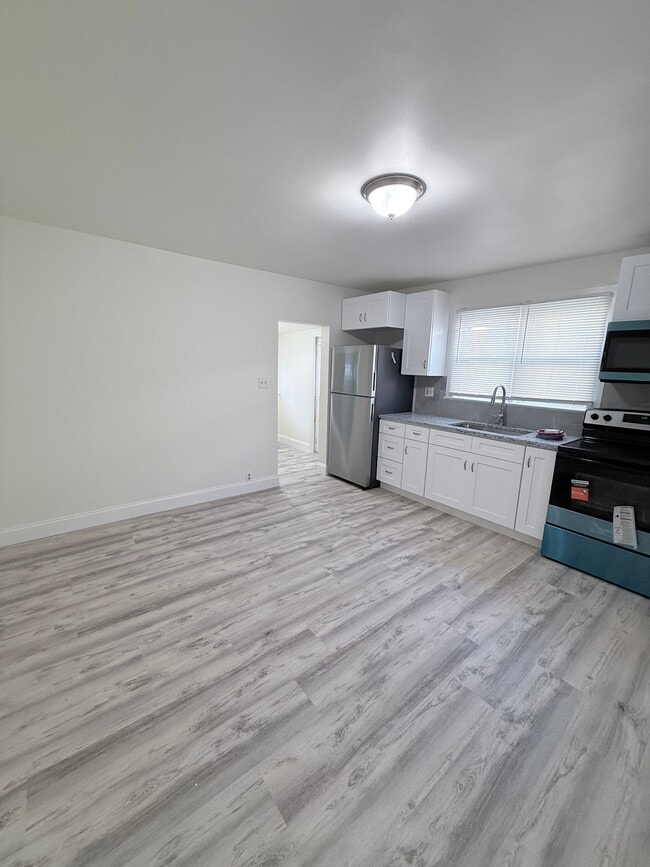 Photo - 211 Oakwood Ave (Glassboro, NJ) Apartment