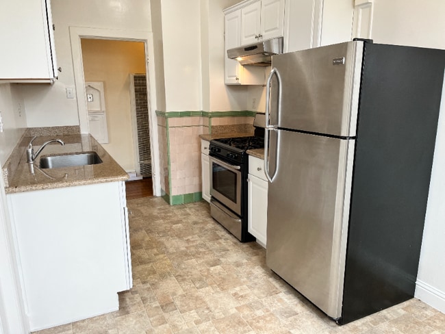 Building Photo - 5650 Mission St