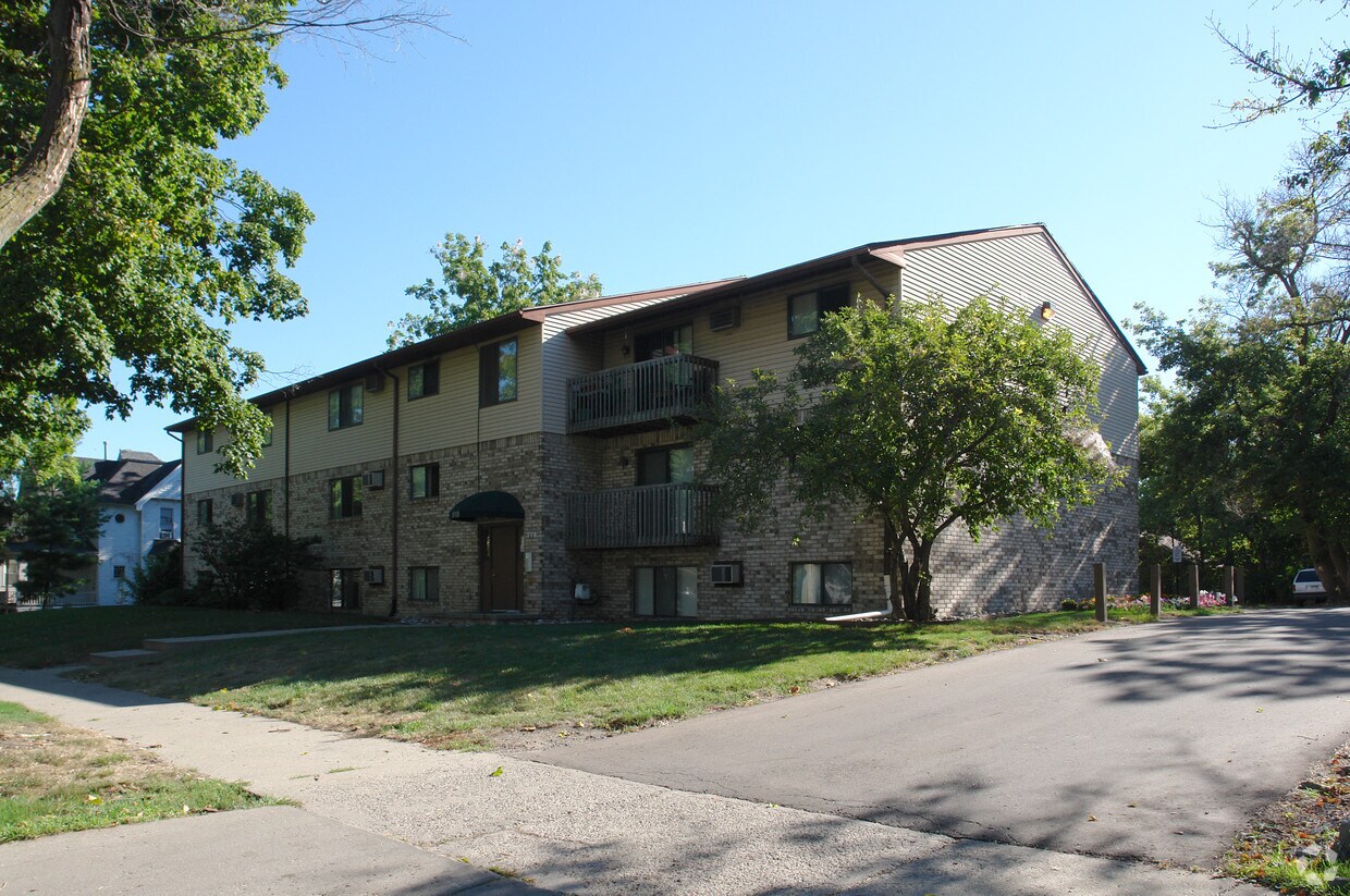 Primary Photo - 818 N Chestnut St