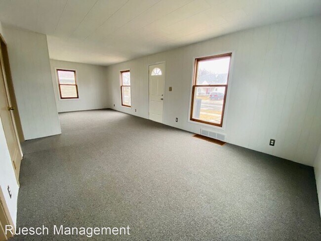 Building Photo - 3 br, 1 bath House - 828 Depere St