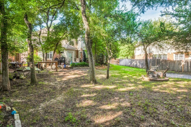 Building Photo - 2021 Broadleaf Dr