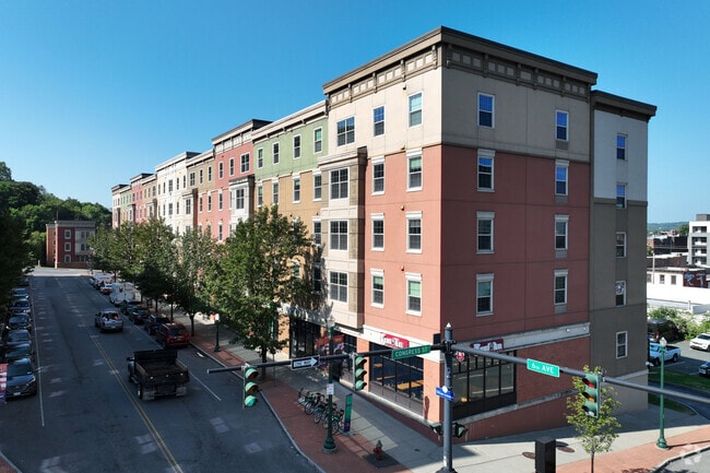 Building Photo - College Suites of City Station East